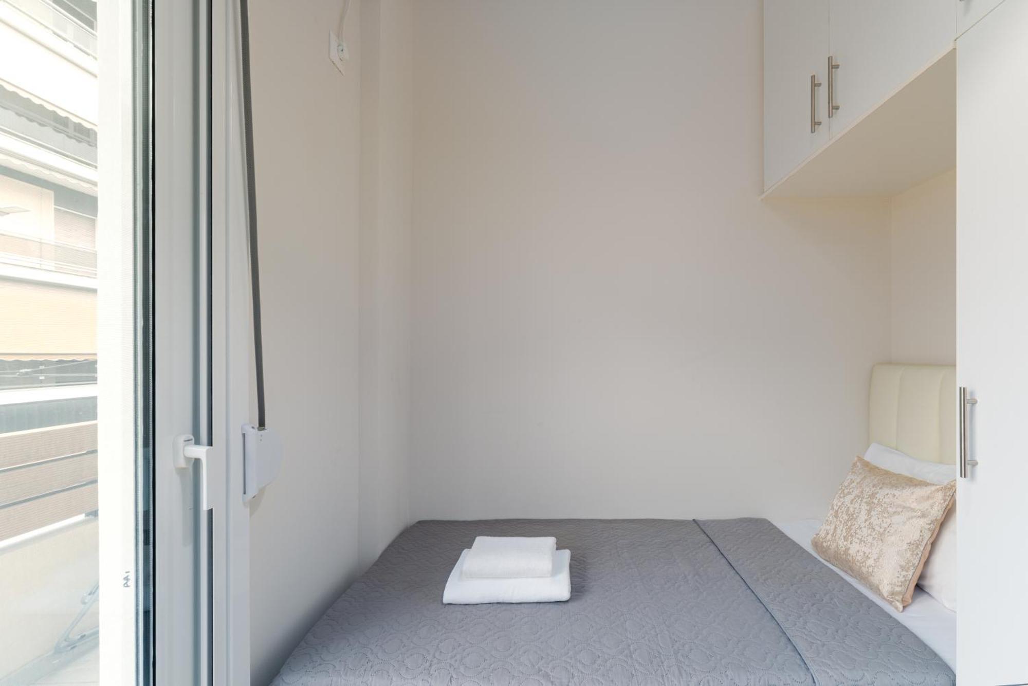 New Center Apartment Near Metro Athén Kültér fotó